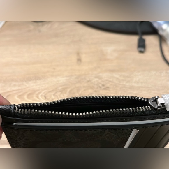 Men’s Coach Zip Wallet - Picture 4 of 4